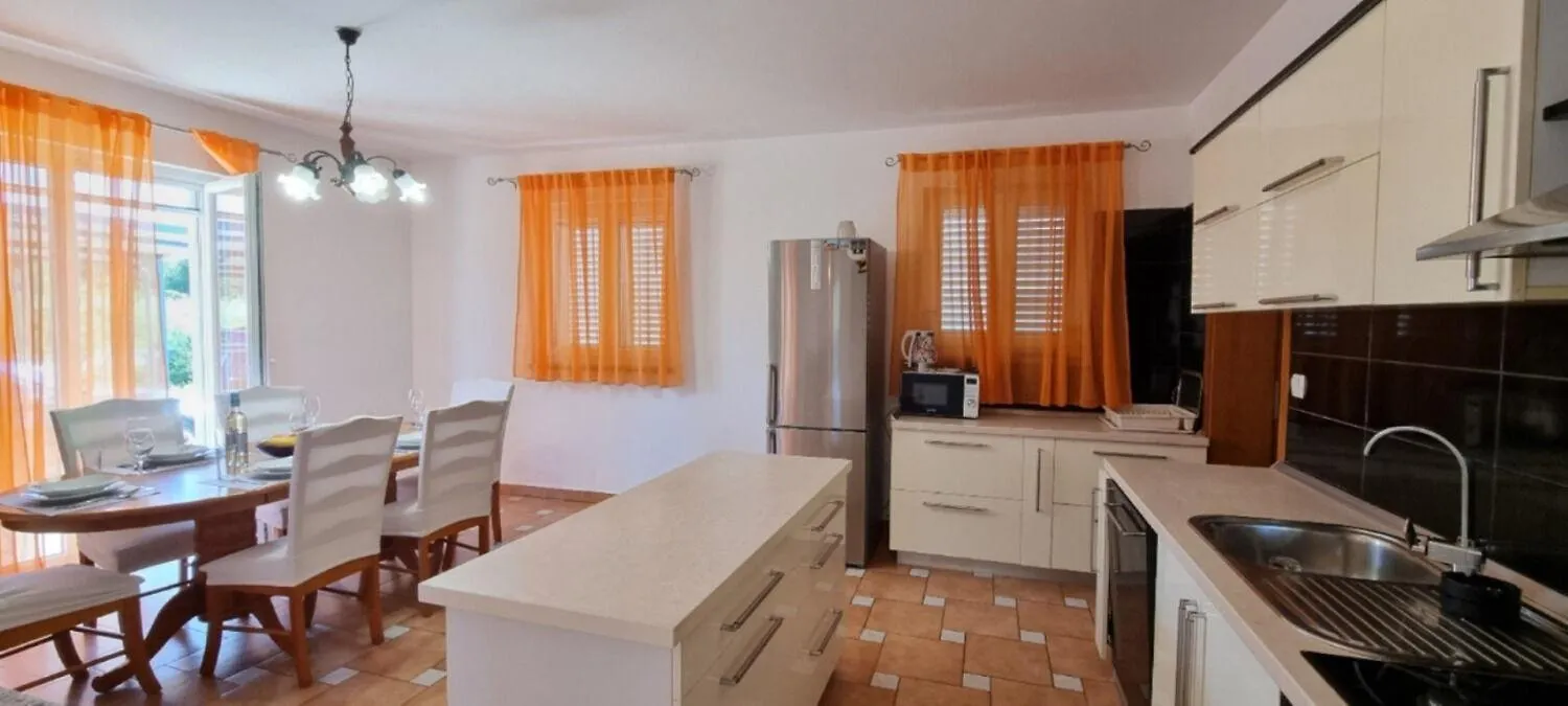 Holiday Home Ron - Spacious Garden Pula