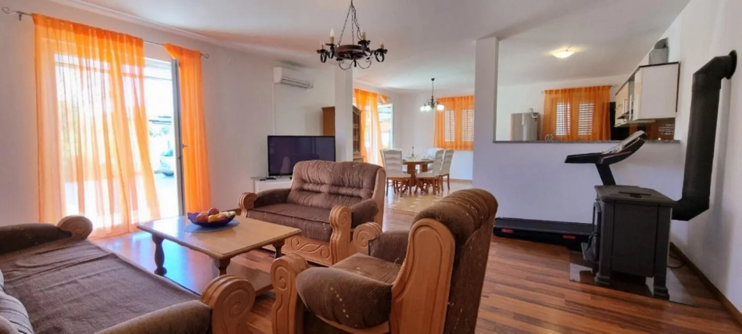 Holiday Home Ron - Spacious Garden Pula