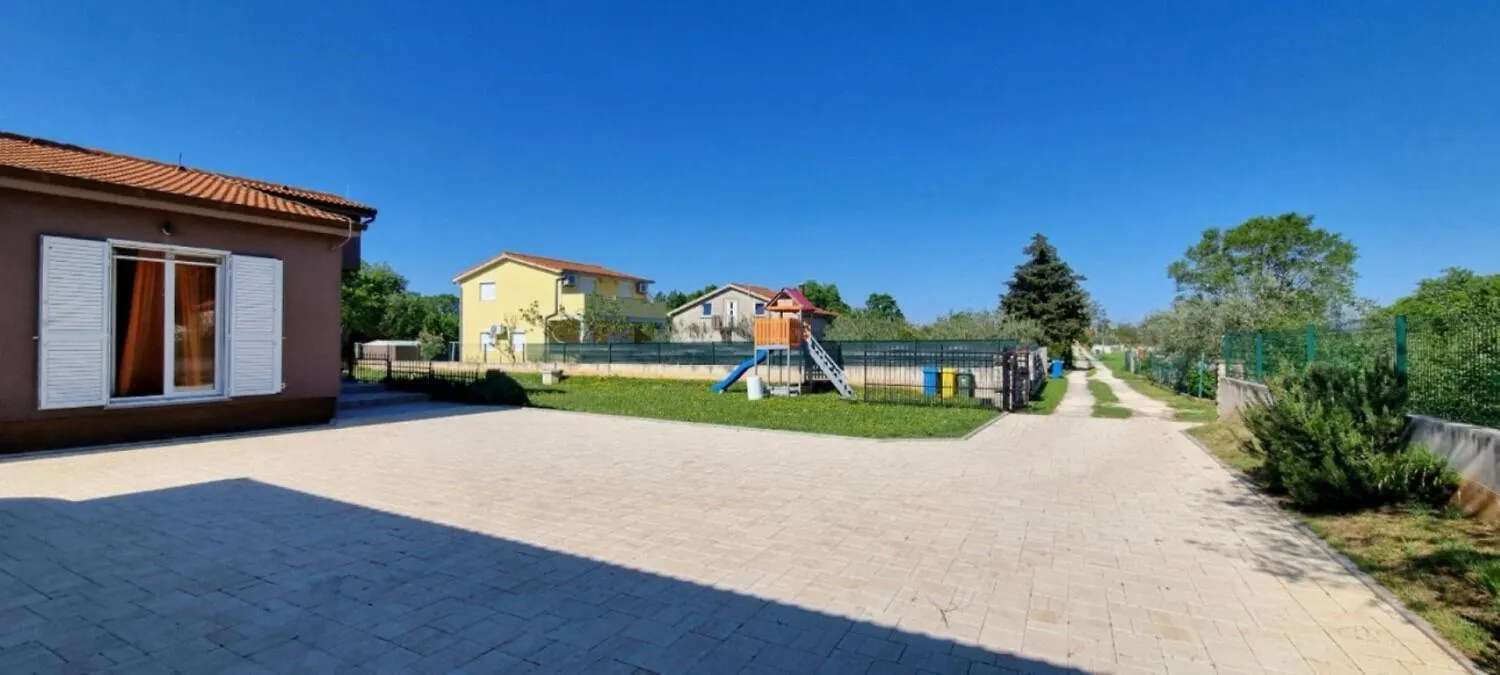 Holiday Home Ron - Spacious Garden Pula